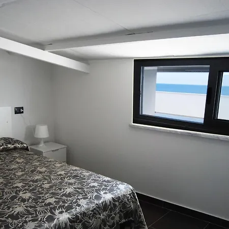 Crisvan Home- Attico Vista Mare アパート
