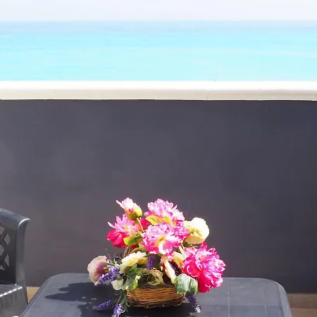 Crisvan Home- Attico Vista Mare アパート カーポ・リッツート